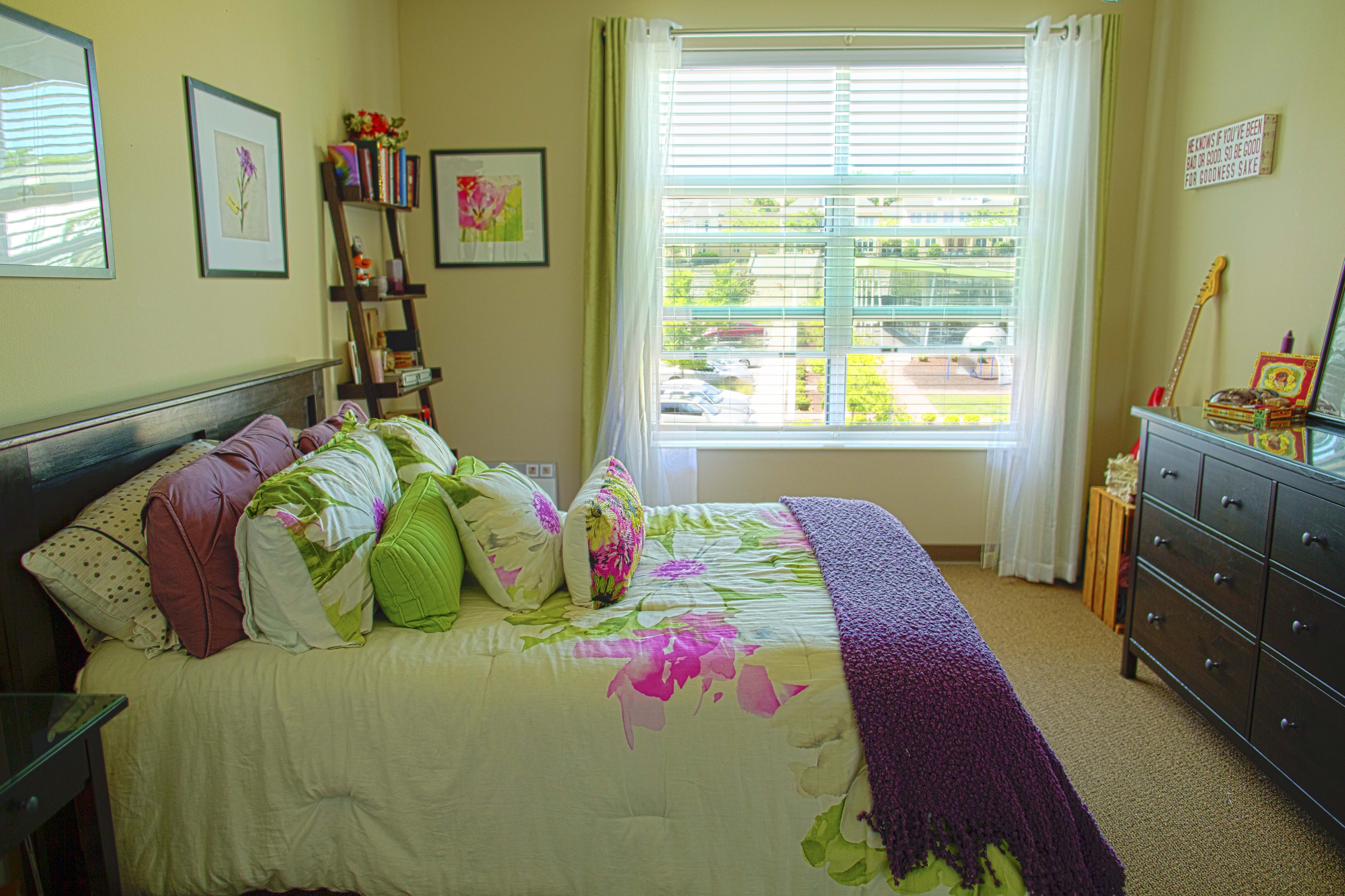 413APT Bedroom.jpg